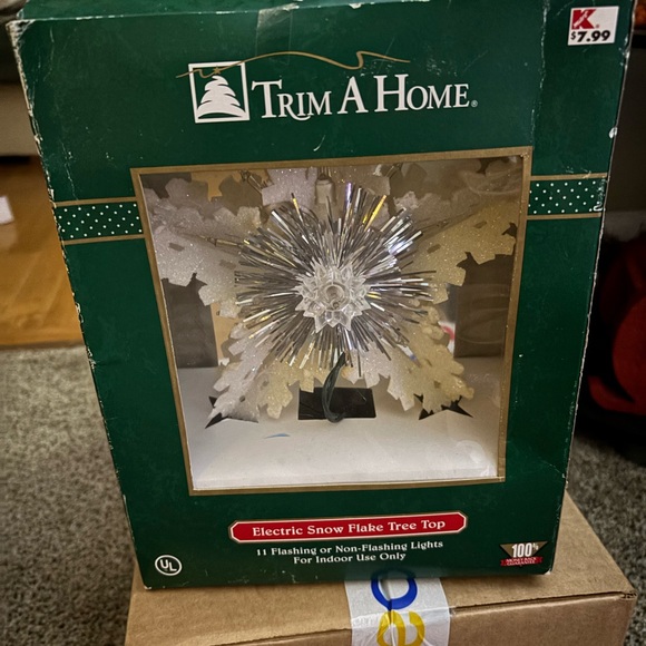 Illuminated Snowflake Tree Topper - Picture 11 of 16